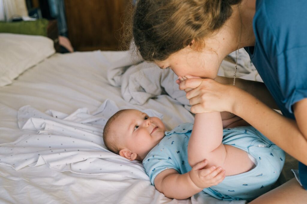 9 insanely helpful Tips to Survive the First Week Home with your Newborn